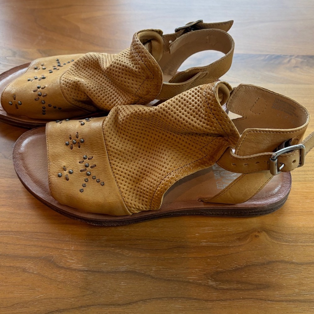 Miz Mooz Fifi Wheat Leather Ankle Strap Sandals Wide Width EU 39 US 8.5 M - Picture 2 of 8